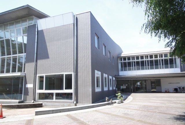 近くのかもめ図書館まで800m（徒歩10分）