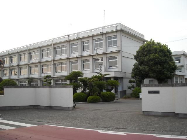 近くの北陵高校まで700m(徒歩9分)