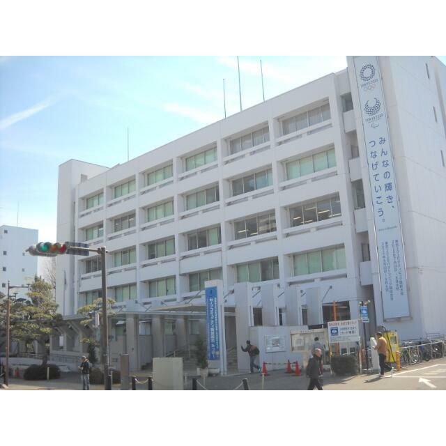 近くの厚木市役所まで208m（徒歩3分）