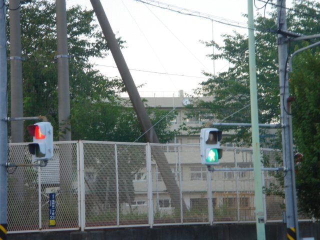 近くの厚木市立毛利台小学校まで966m(徒歩13分)