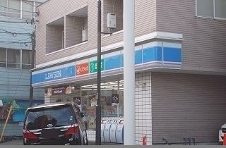近くのローソン栄町2丁目店まで500m(徒歩7分)