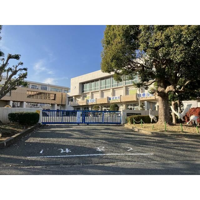 近くの秦野市立鶴巻小学校まで1,308m(徒歩17分)