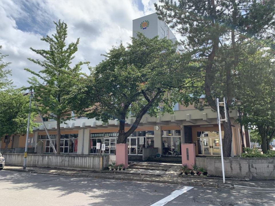近くの青森市立長島小学校まで602m(徒歩8分)