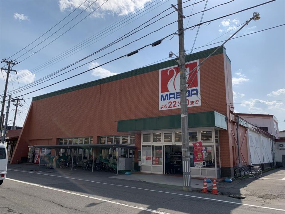 近くのマエダストア 旭町店まで1,527m（徒歩20分）