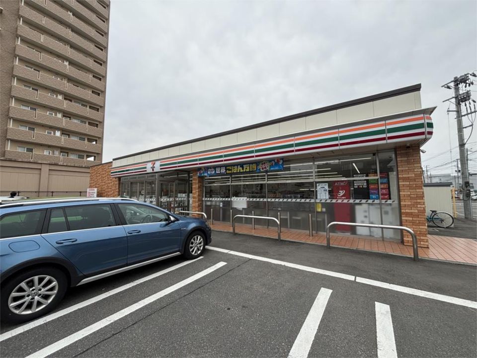 近くのセブンイレブン 青森長島4丁目店まで193m（徒歩3分）