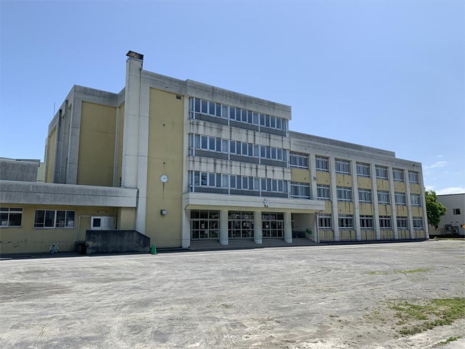 近くの青森市立佃小学校まで489m（徒歩7分）