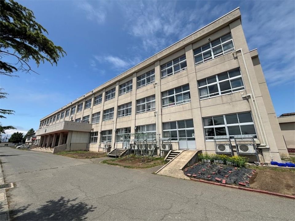 近くの青森市立筒井南小学校まで793m(徒歩10分)