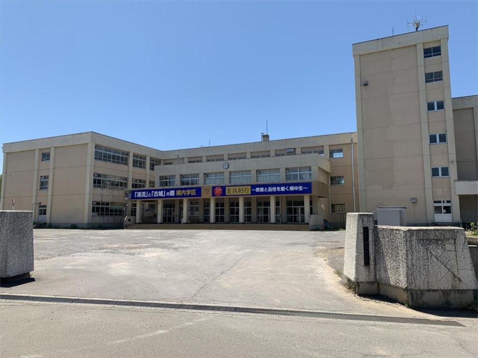 近くの青森市立横内中学校まで683m（徒歩9分）