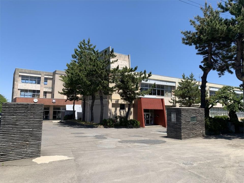 近くの青森市立横内小学校まで464m（徒歩6分）