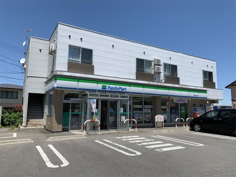 近くのファミリーマート 青森青大前店まで402m（徒歩6分）