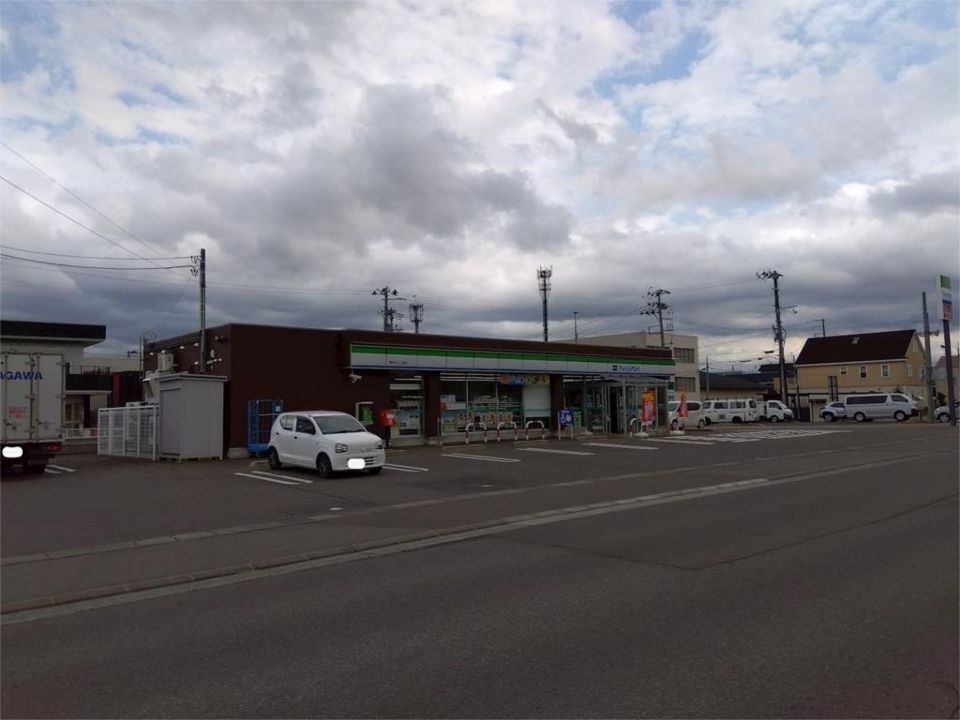 近くのファミリーマート 青森石江江渡店まで797m（徒歩10分）