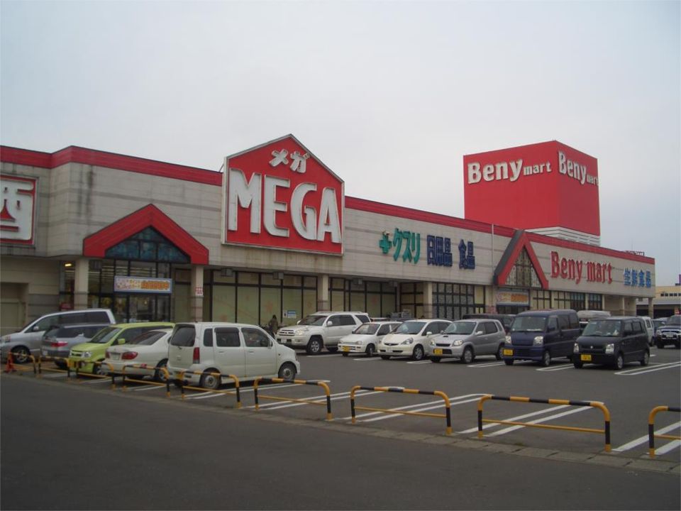 近くのベニーマート観光通店まで475m(徒歩6分)