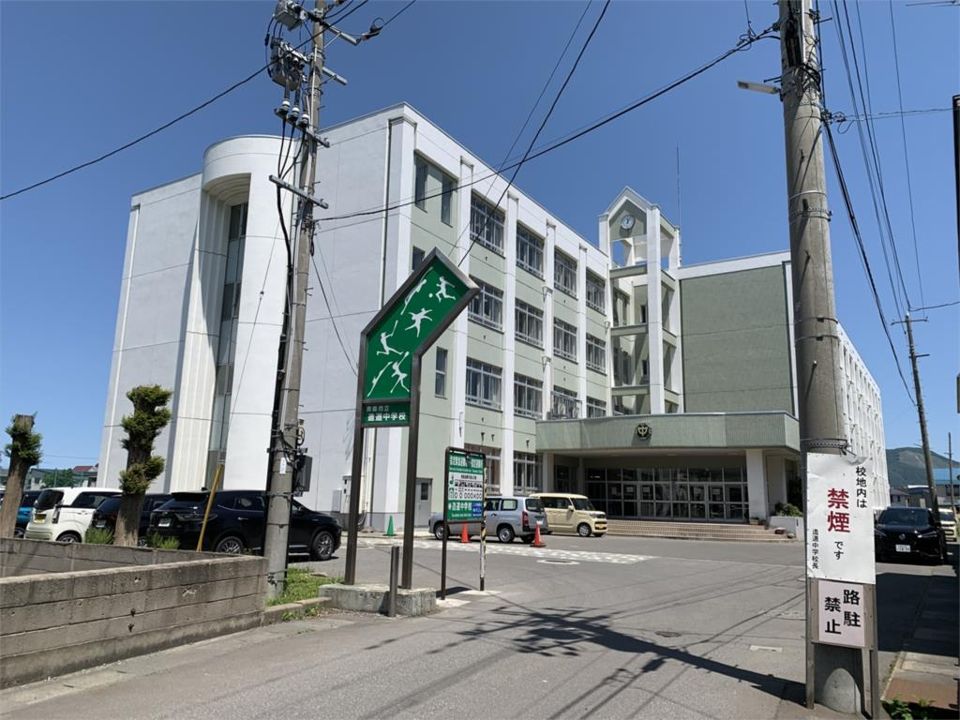 近くの青森市立造道中学校まで761m(徒歩10分)