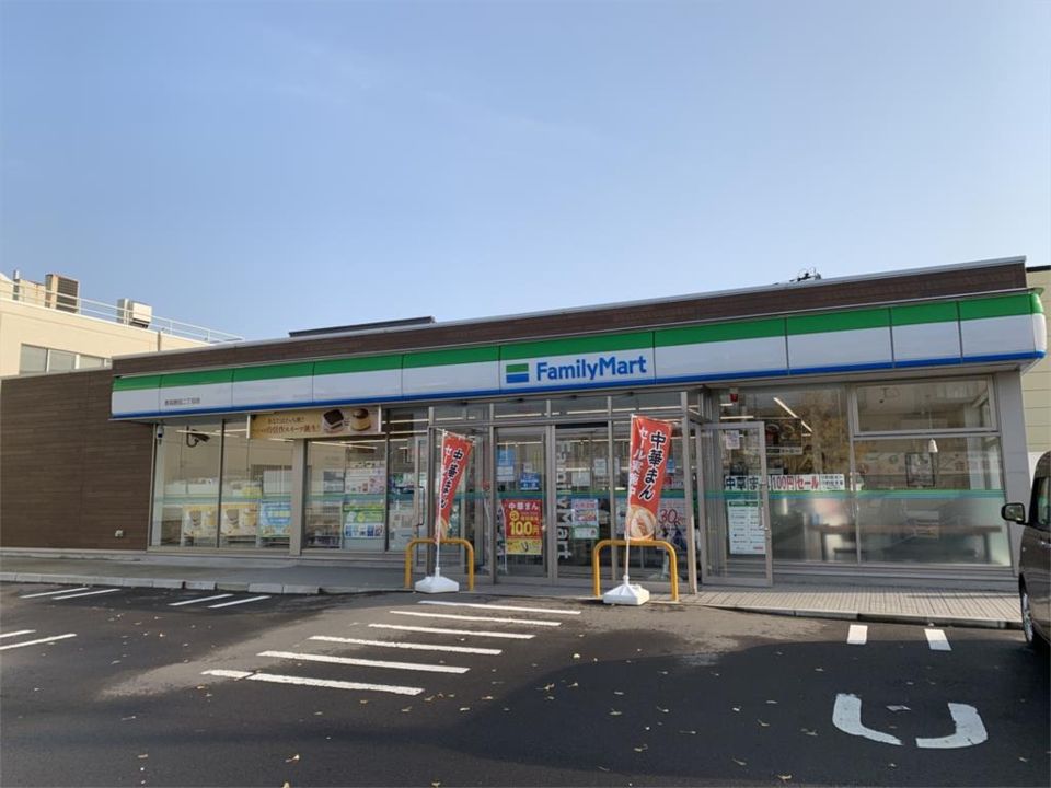 近くのファミリーマート 青森勝田二丁目店まで297m(徒歩4分)