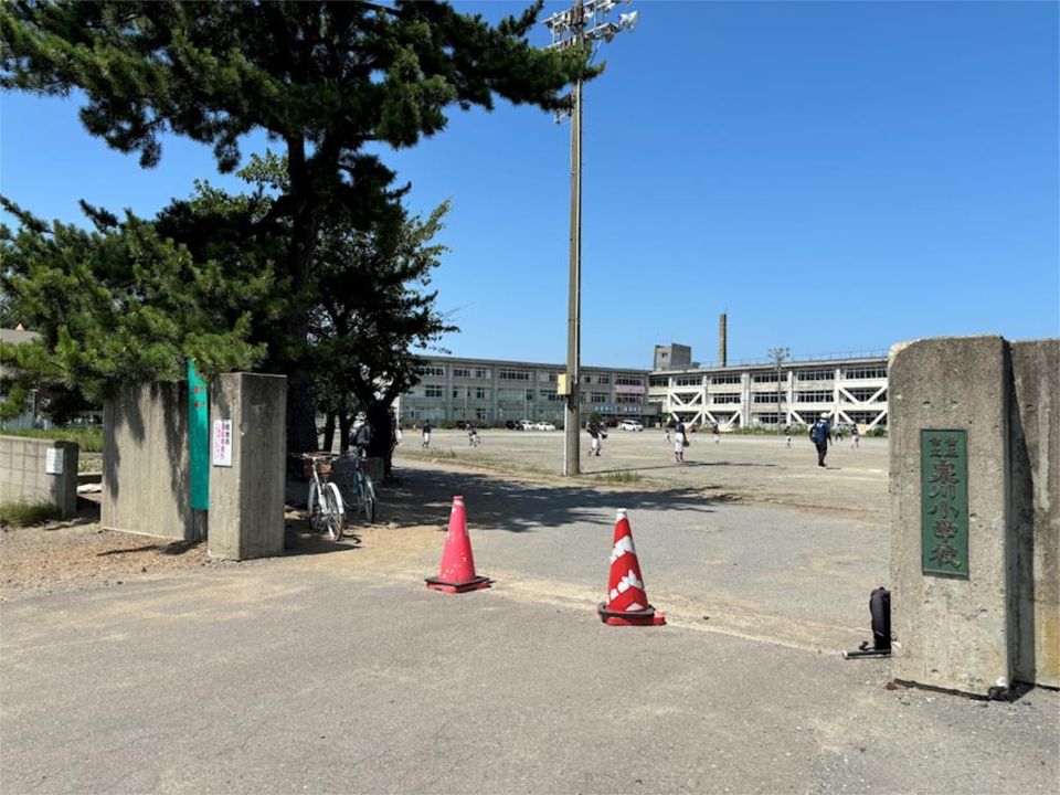 近くの青森市立泉川小学校まで1,064m(徒歩14分)