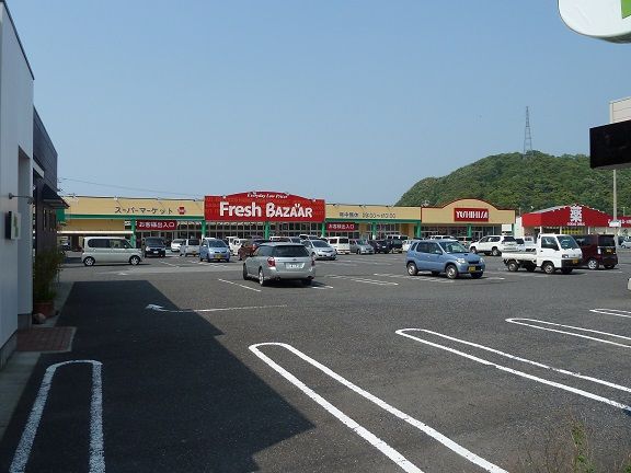 近くのフレッシュバザール 香住パーク店まで473m（徒歩6分）