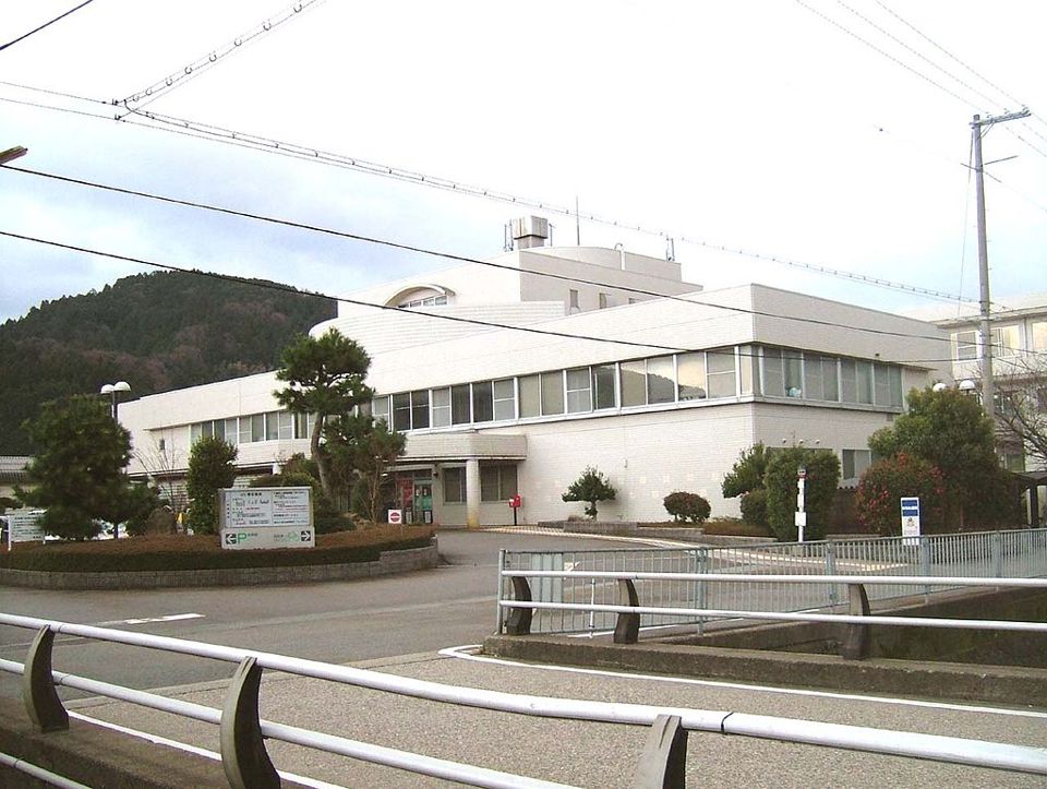 近くの公立香住病院まで1,361m（徒歩18分）
