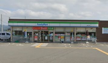 近くのファミリーマート 豊岡江本店まで660m（徒歩9分）