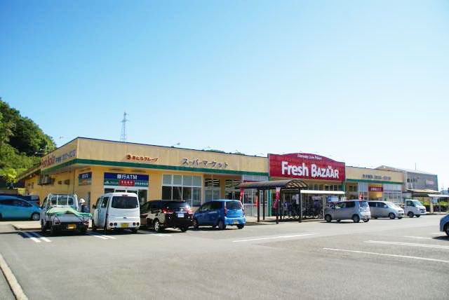 近くのコメリハード＆グリーン 日高店まで592m（徒歩8分）