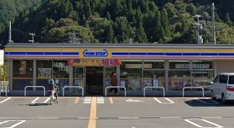 近くのコメリ ハード＆グリーン日高水上店まで1,785m（徒歩23分）