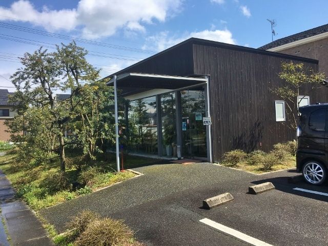 近くのLibero Cafeまで414m（徒歩6分）