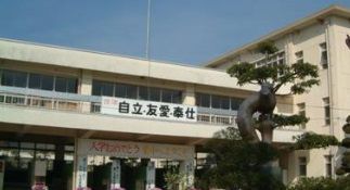 近くの豊岡市立日高東中学校まで1,253m（徒歩16分）