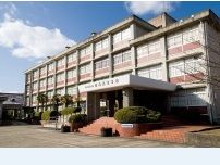 近くの兵庫県立日高高校まで1,989m（徒歩25分）