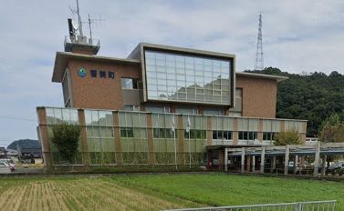 近くの香美町役場まで642m（徒歩9分）