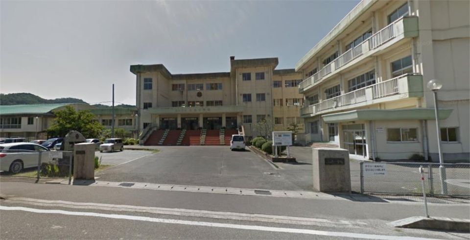 近くの豊岡三江郵便局まで132m（徒歩2分）