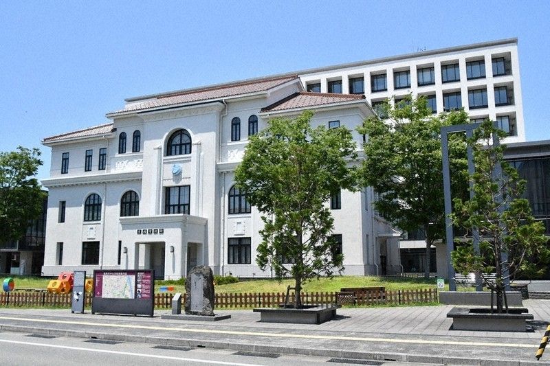 近くの豊岡市役所本庁舎まで983m（徒歩13分）