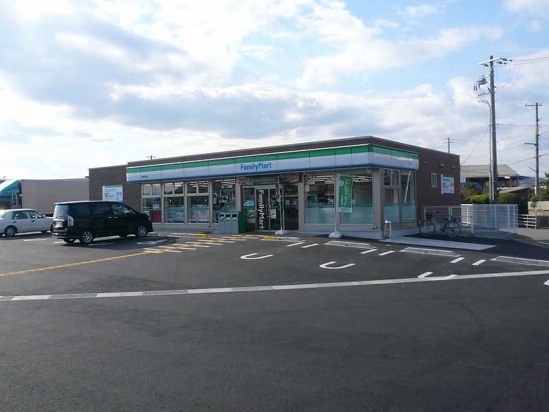 近くのファミリーマート 豊岡庄境店まで639m(徒歩8分)