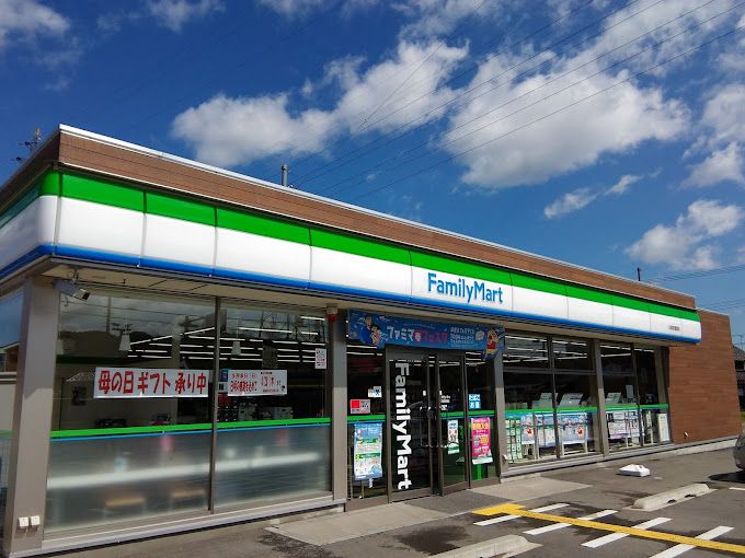 近くのファミリーマート 日高町鶴岡店まで1,346m（徒歩17分）