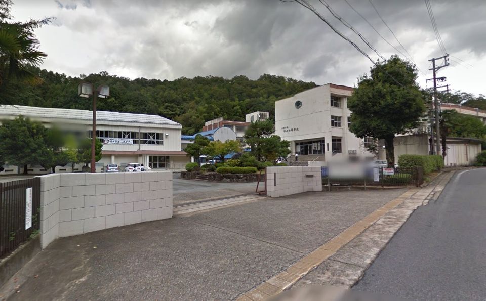 近くの兵庫県立出石高校まで921m（徒歩12分）