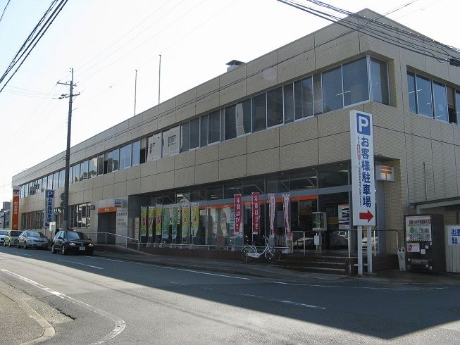 近くの豊岡郵便局まで583m(徒歩8分)
