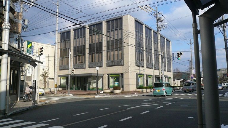 近くの三井住友銀行 豊岡支店まで232m（徒歩3分）