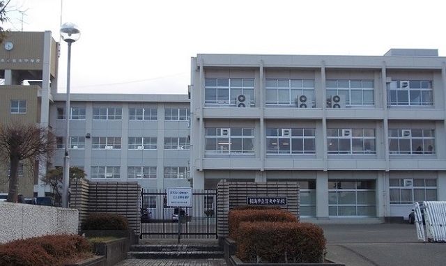 近くの福島市立信夫中学校まで750m（徒歩10分）