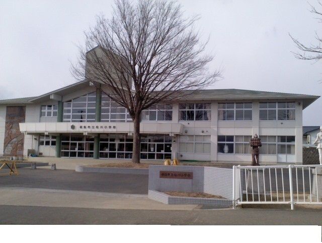 近くの松川小学校まで1,700m(徒歩22分)