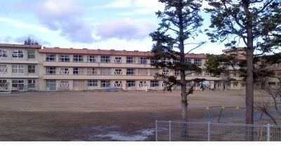 近くの福島市立渡利小学校まで2,300m(徒歩29分)
