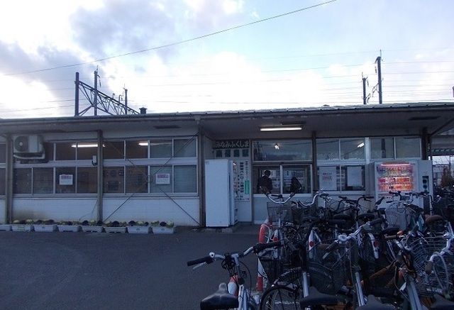 近くの東北本線南福島駅まで1,400m(徒歩18分)