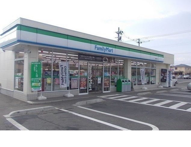 近くのファミリーマート福島太田町店まで750m(徒歩10分)