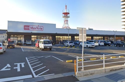 近くのマックスバリュ 今市店まで800m（徒歩10分）