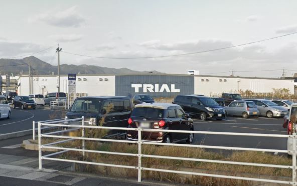 近くのスーパーセンターTRIAL（トライアル） 出雲白枝店まで295m（徒歩4分）