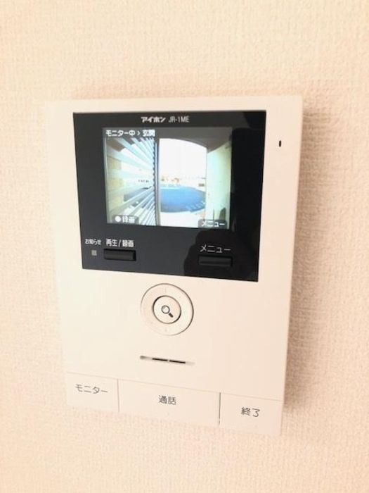 近くのドラッグストアウェルネス 白枝店まで609m（徒歩8分）