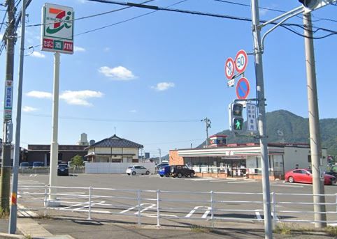 近くのセブンイレブン 出雲平野町店まで800m（徒歩10分）