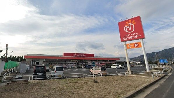 近くのホームセンタージュンテンドー大社店まで382m（徒歩5分）