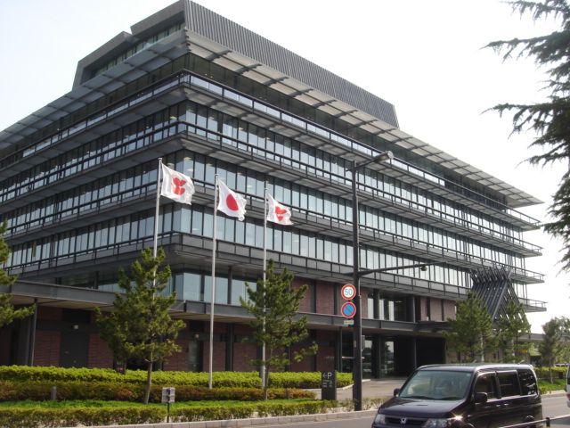 近くの出雲市役所まで828m（徒歩11分）