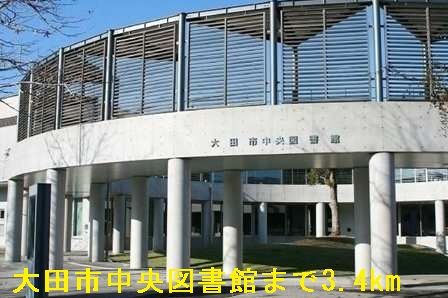 近くの大田市中央図書館まで3,400m（徒歩43分）