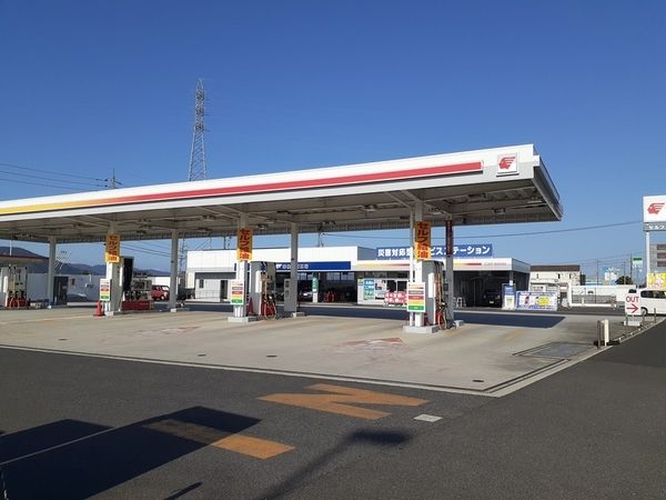 近くのガソリンスタンド　Shellまで25m（徒歩1分）
