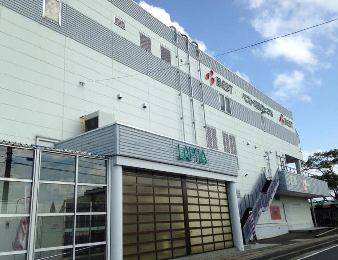 近くのラピタ 本店まで924m（徒歩12分）