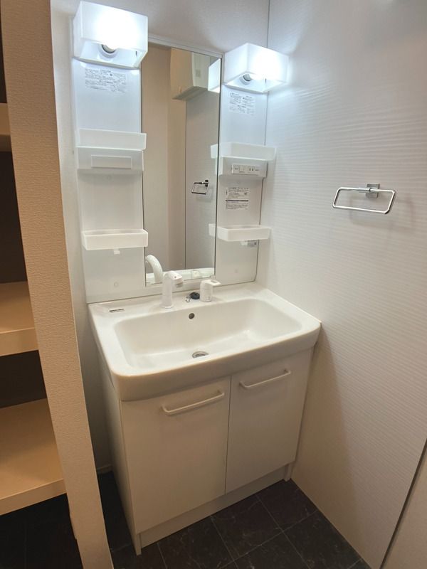 近くのディスカウントドラッグ コスモス 塩冶東店まで899m(徒歩12分)